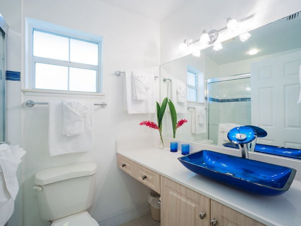 Seven Mile Beach Vacation Condo, Views, Pool Health Facilities