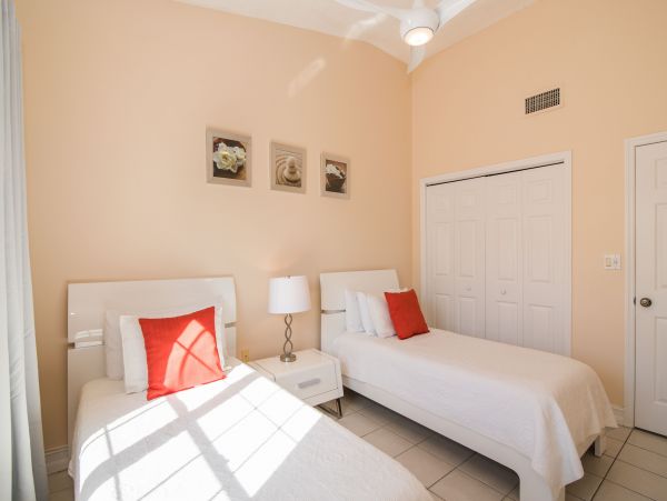 Cayman Islands Condo 959401