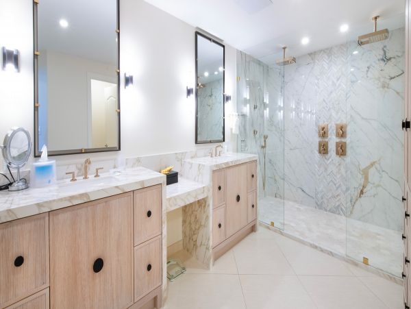 Second Floor 4 Bedroom Corner Unit with Beautiful Views of Seven Mile Beach