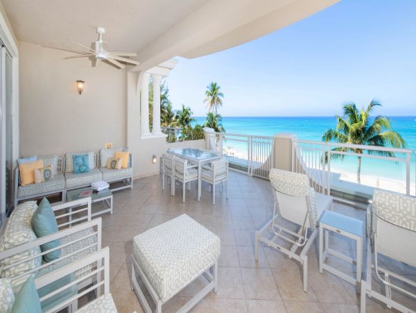 Lovely Third Floor Unit with Amazing Views