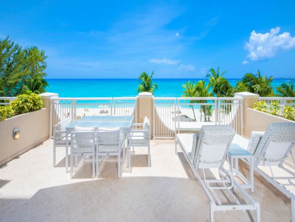 Lovely Third Floor Unit with Amazing Views