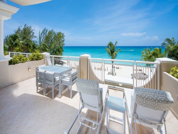 Lovely Third Floor Unit with Amazing Views