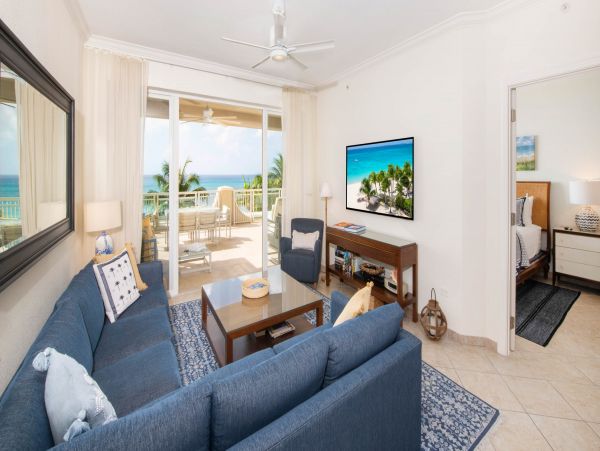 Lovely Third Floor Unit with Amazing Views