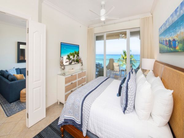 Lovely Third Floor Unit with Amazing Views