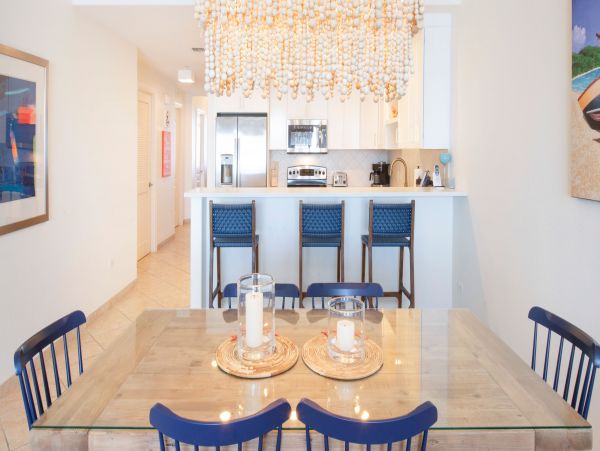 Lovely Third Floor Unit with Amazing Views