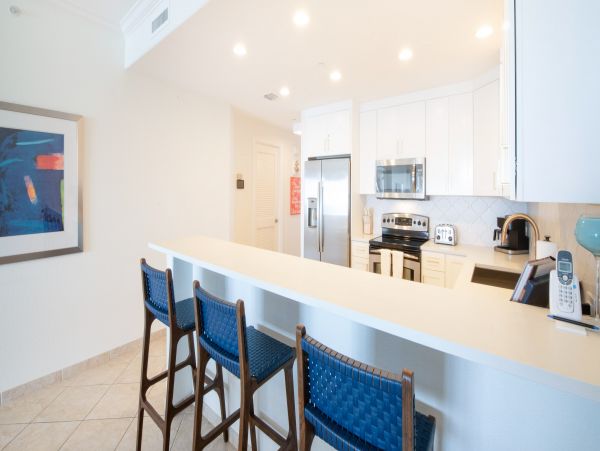 Lovely Third Floor Unit with Amazing Views