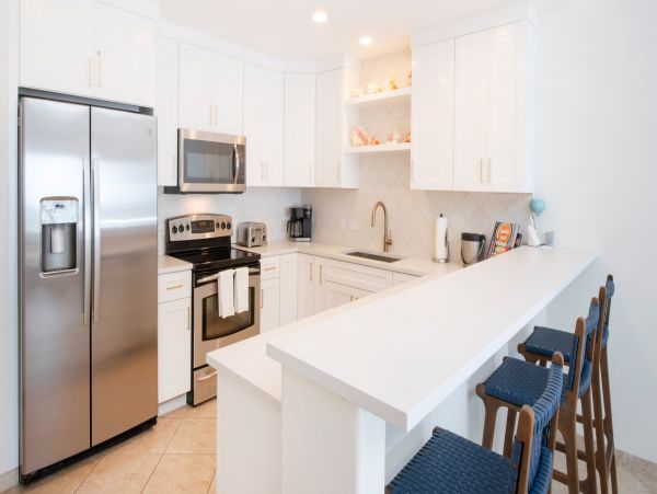 Lovely Third Floor Unit with Amazing Views