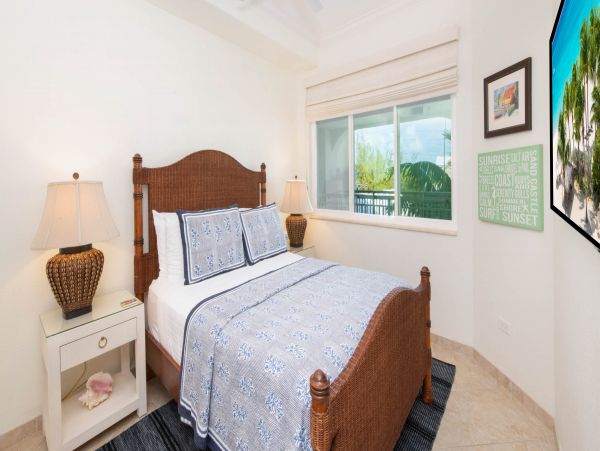 Lovely Third Floor Unit with Amazing Views