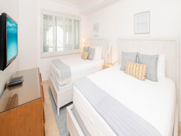 Fifth Floor Unit with 3 Bedrooms & Ocean Views
