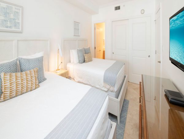 Fifth Floor Unit with 3 Bedrooms & Ocean Views