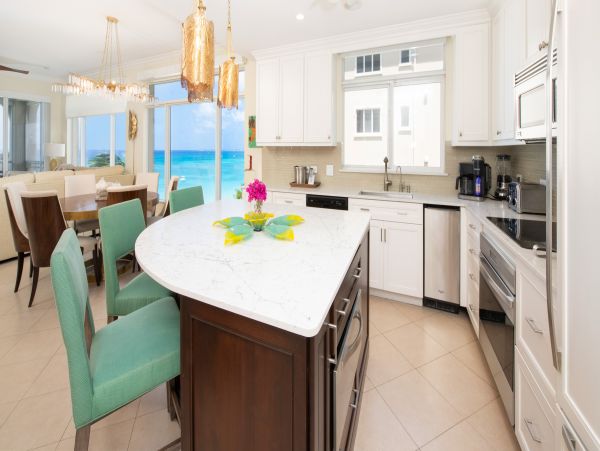 Beautiful Condo with 3 Bedrooms & Full Ocean Views