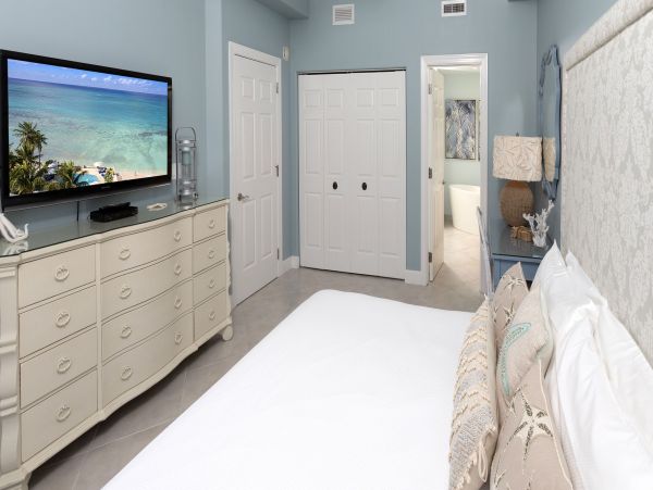 Beachfront Cayman Islands Vacation Condo