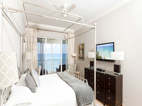 Beachfront Luxury Condo Four Bedroom in Cayman Island