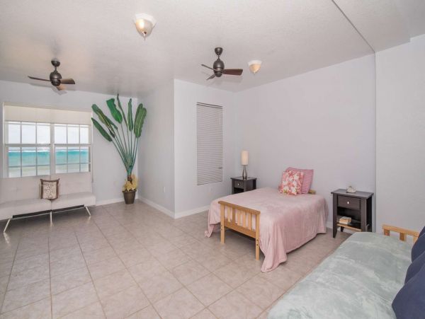 Grand Cayman Oceanfront Villa Rental - Luxury 4-Bedroom Vacation Home with Pool