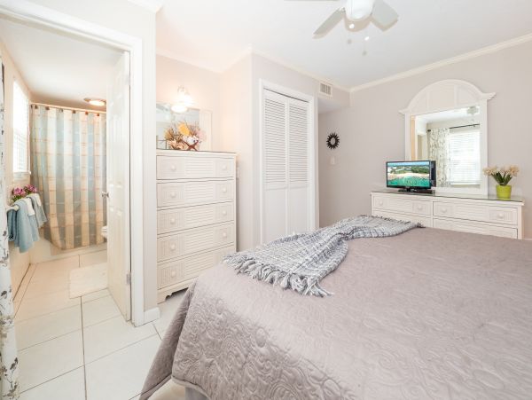 Cayman Islands Condo 959580