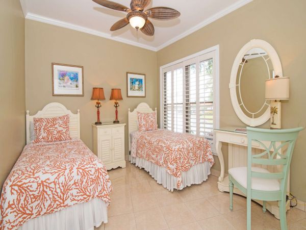 Beautiful Cayman Islands Vacation Condo On Beach with Pool