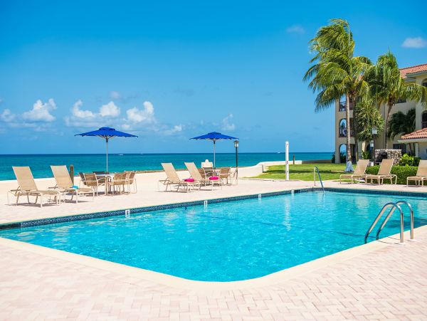 Beautiful Cayman Islands Vacation Condo On Beach with Pool