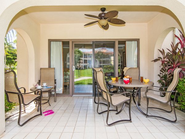 Beautiful Cayman Islands Vacation Condo On Beach with Pool