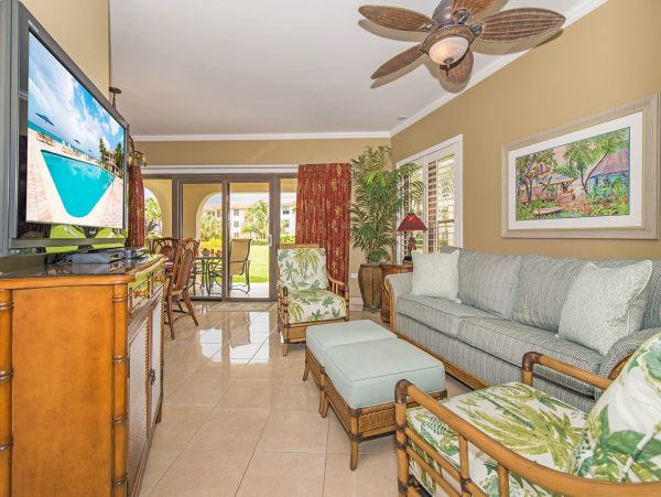 Beautiful Cayman Islands Vacation Condo On Beach with Pool