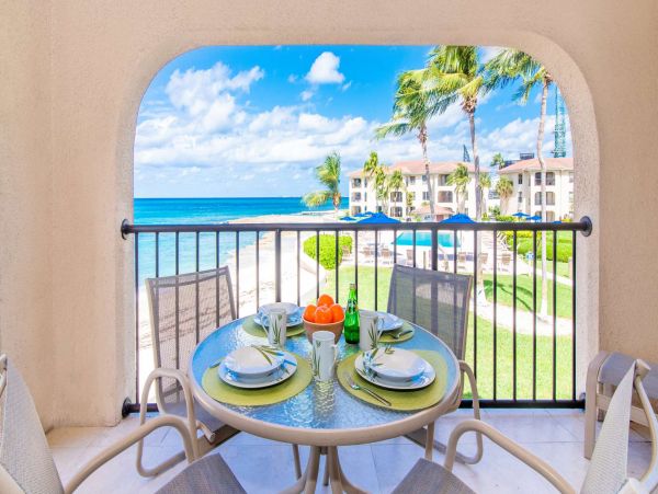 Beautiful Cayman Islands Vacation Condo On Beach with Pool