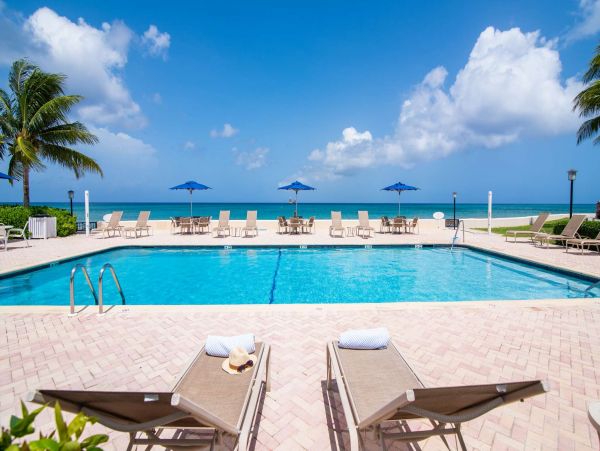 Beautiful Cayman Islands Vacation Condo On Beach with Pool