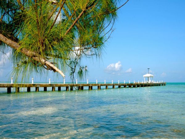 Cayman Islands Beautiful 2 Bedroom Condo Sleeps 6