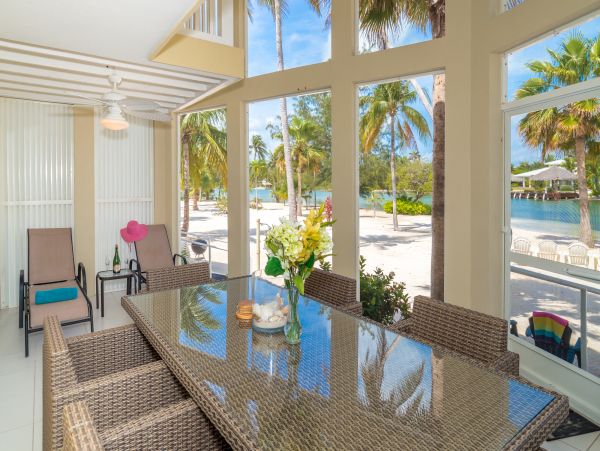 Cayman Islands Beautiful 2 Bedroom Condo Sleeps 6