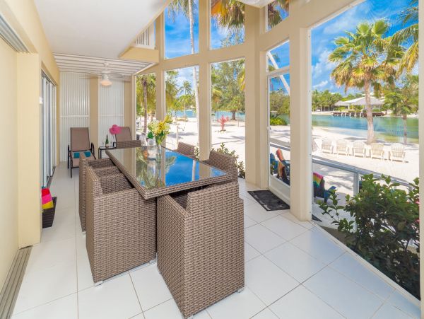 Cayman Islands Beautiful 2 Bedroom Condo Sleeps 6