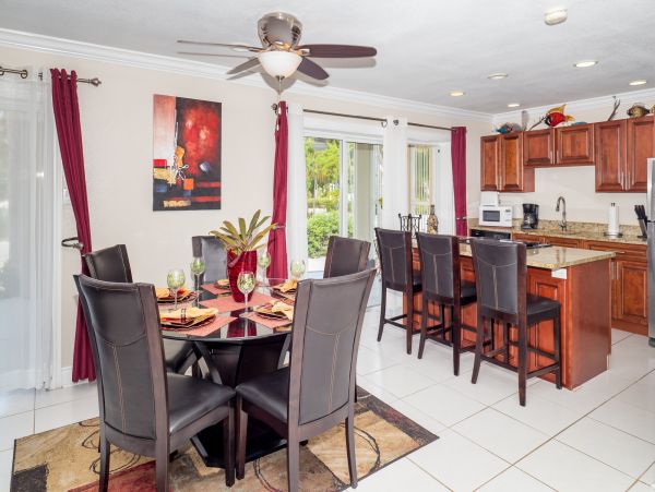 Cayman Islands Beautiful 2 Bedroom Condo Sleeps 6