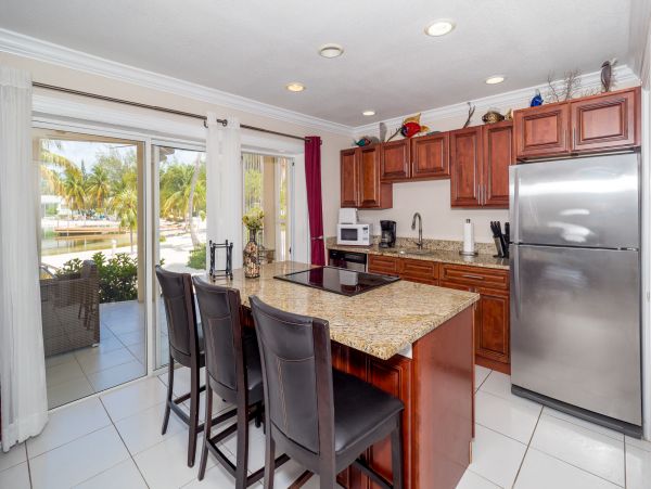 Cayman Islands Beautiful 2 Bedroom Condo Sleeps 6