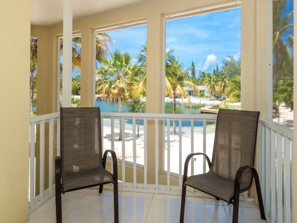 Cayman Islands Beautiful 2 Bedroom Condo Sleeps 6