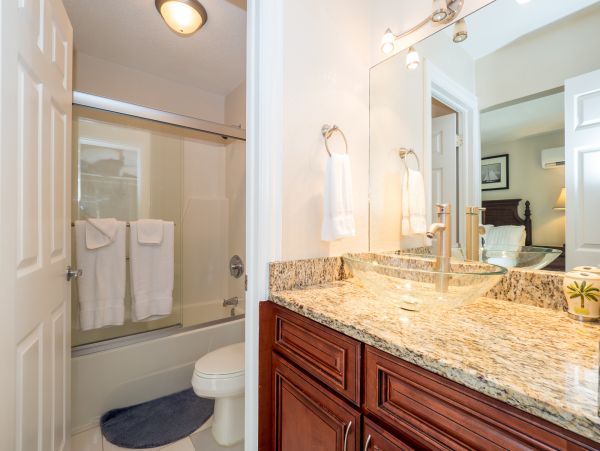 Cayman Islands Beautiful 2 Bedroom Condo Sleeps 6