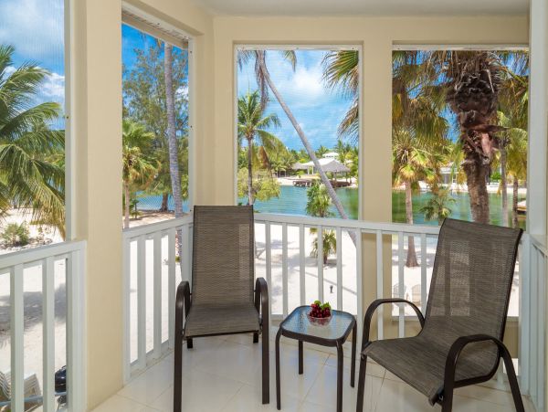 Cayman Islands Beautiful 2 Bedroom Condo Sleeps 6
