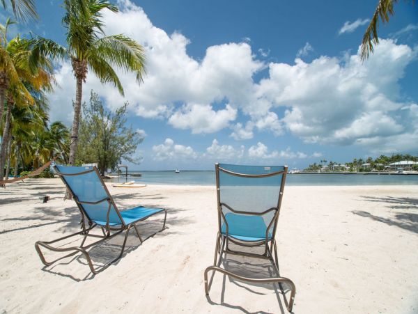 Oceanfront Lovely Vacation Rental in Cayman Islands