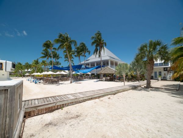 Oceanfront Lovely Vacation Rental in Cayman Islands