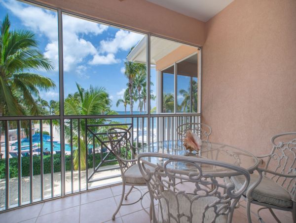 Oceanfront Lovely Vacation Rental in Cayman Islands