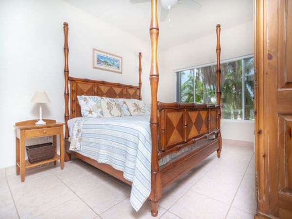 Oceanfront Lovely Vacation Rental in Cayman Islands