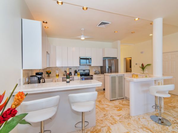 Beachfront Vacation Condo with 3 Bedrooms & Great Views