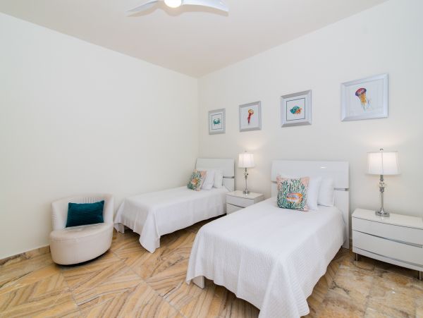 Beachfront Vacation Condo with 3 Bedrooms & Great Views