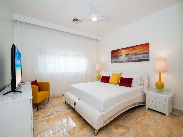 Beachfront Vacation Condo with 3 Bedrooms & Great Views