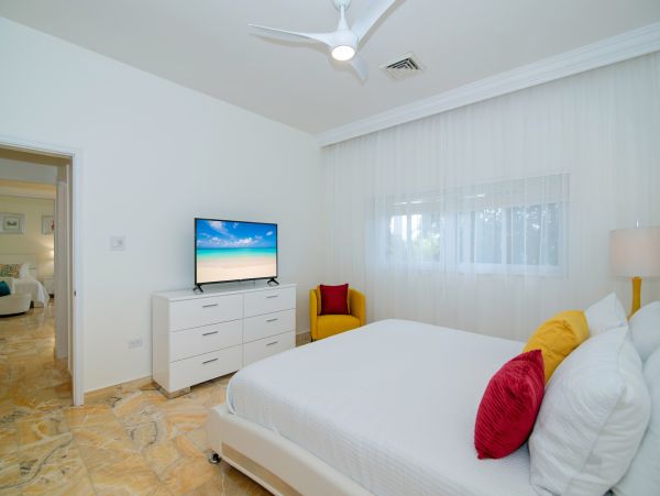 Beachfront Vacation Condo with 3 Bedrooms & Great Views