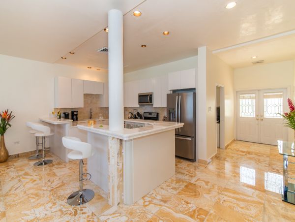 Beachfront Vacation Condo with 3 Bedrooms & Great Views