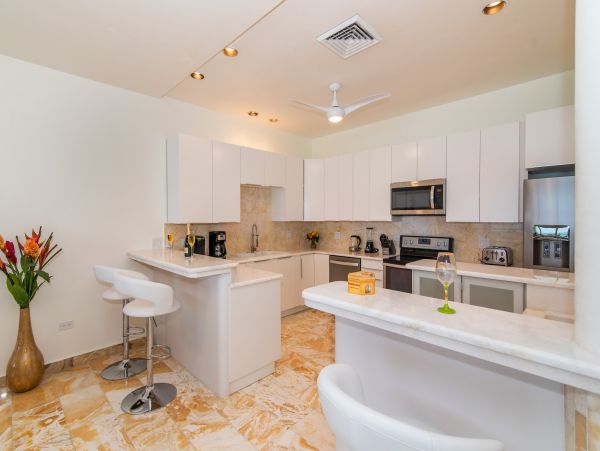 Beachfront Vacation Condo with 3 Bedrooms & Great Views