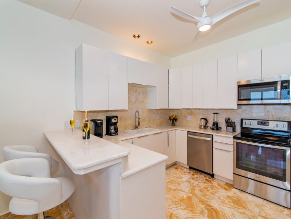 Beachfront Vacation Condo with 3 Bedrooms & Great Views