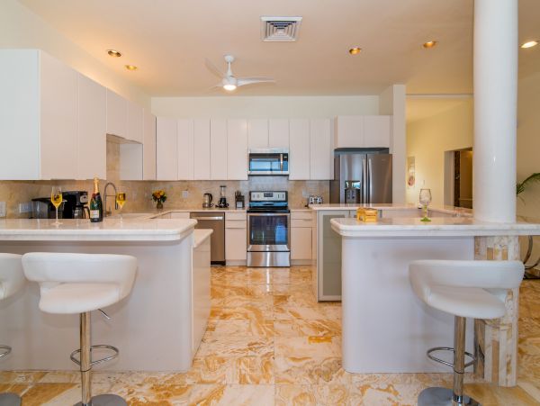 Beachfront Vacation Condo with 3 Bedrooms & Great Views