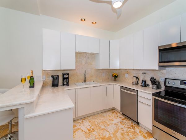 Beachfront Vacation Condo with 3 Bedrooms & Great Views
