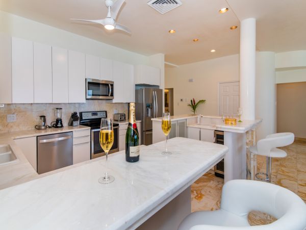 Beachfront Vacation Condo with 3 Bedrooms & Great Views
