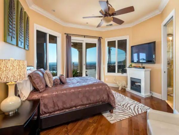 Sonoma Luxury Vacation Rental Pool Home with Five Bedrooms