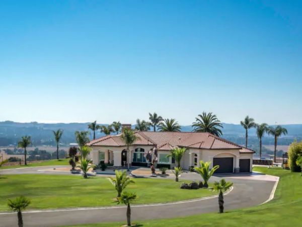Sonoma Luxury Vacation Rental Pool Home with Five Bedrooms