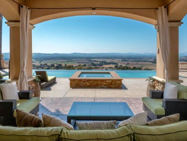 Sonoma Luxury Vacation Rental Pool Home with Five Bedrooms